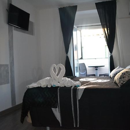Hostal Meyra Madrid Exterior photo