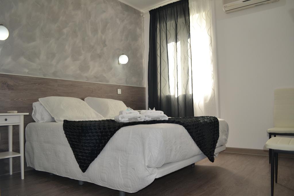 Hostal Meyra Madrid Exterior photo