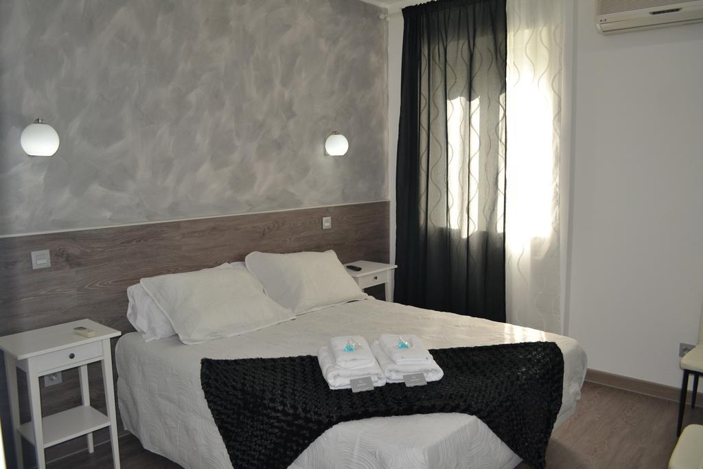 Hostal Meyra Madrid Exterior photo
