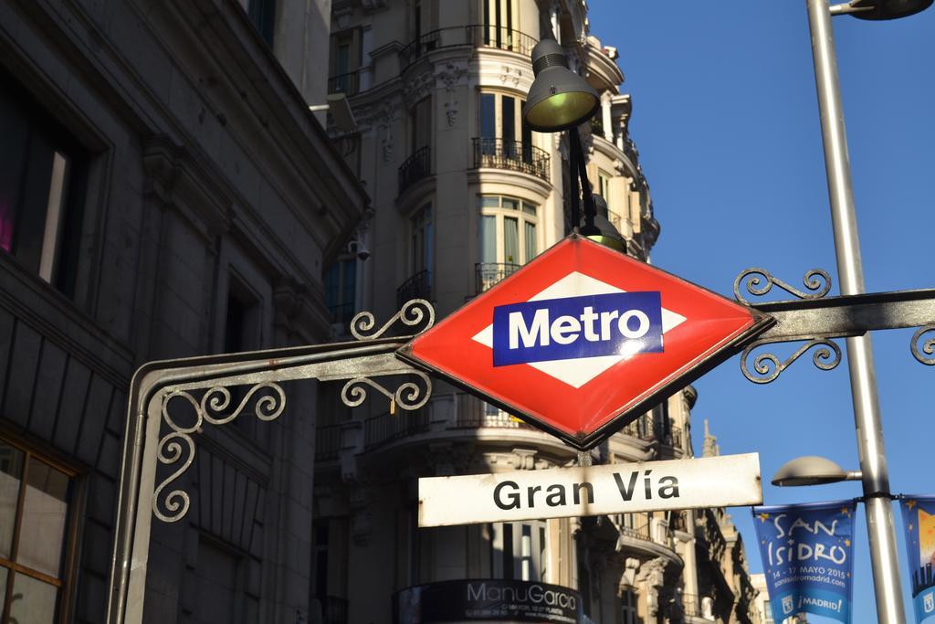 Hostal Meyra Madrid Exterior photo