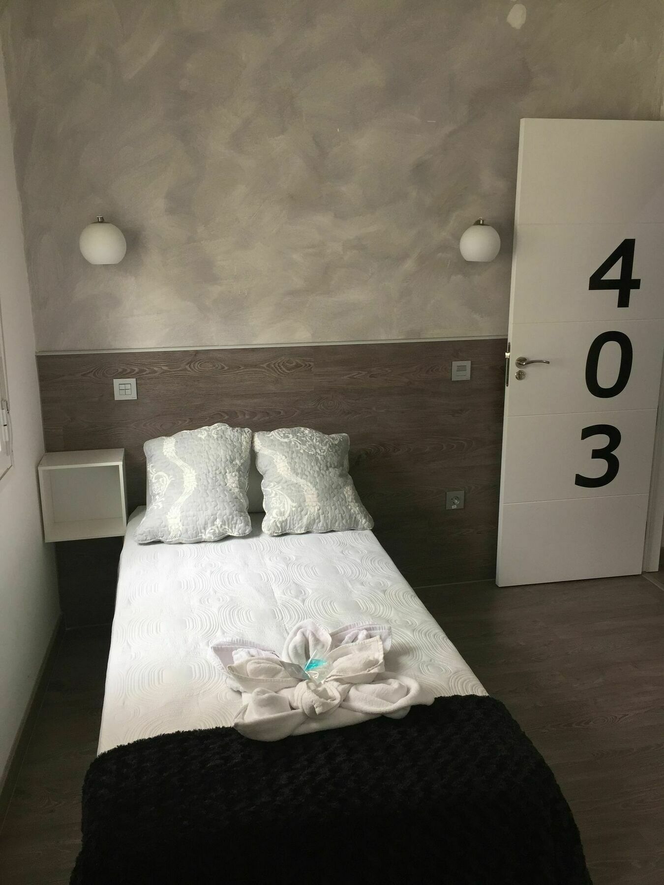 Hostal Meyra Madrid Exterior photo