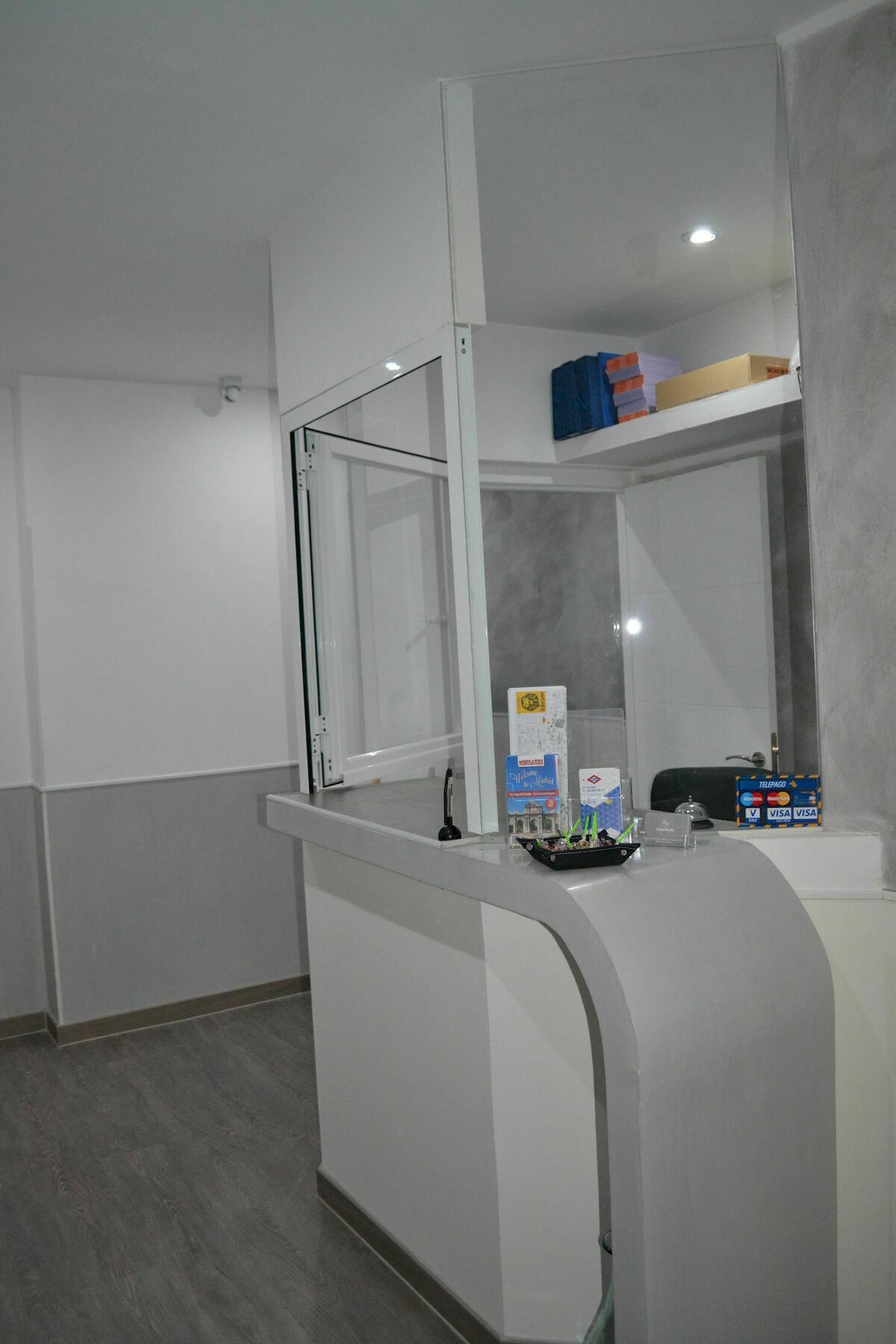 Hostal Meyra Madrid Exterior photo